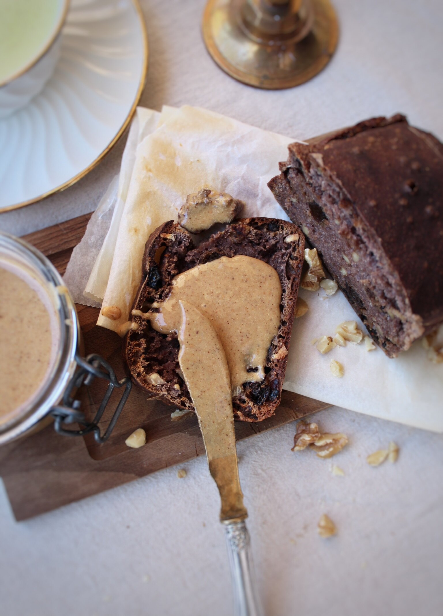 Plantebasert müslisurdeigsbrød