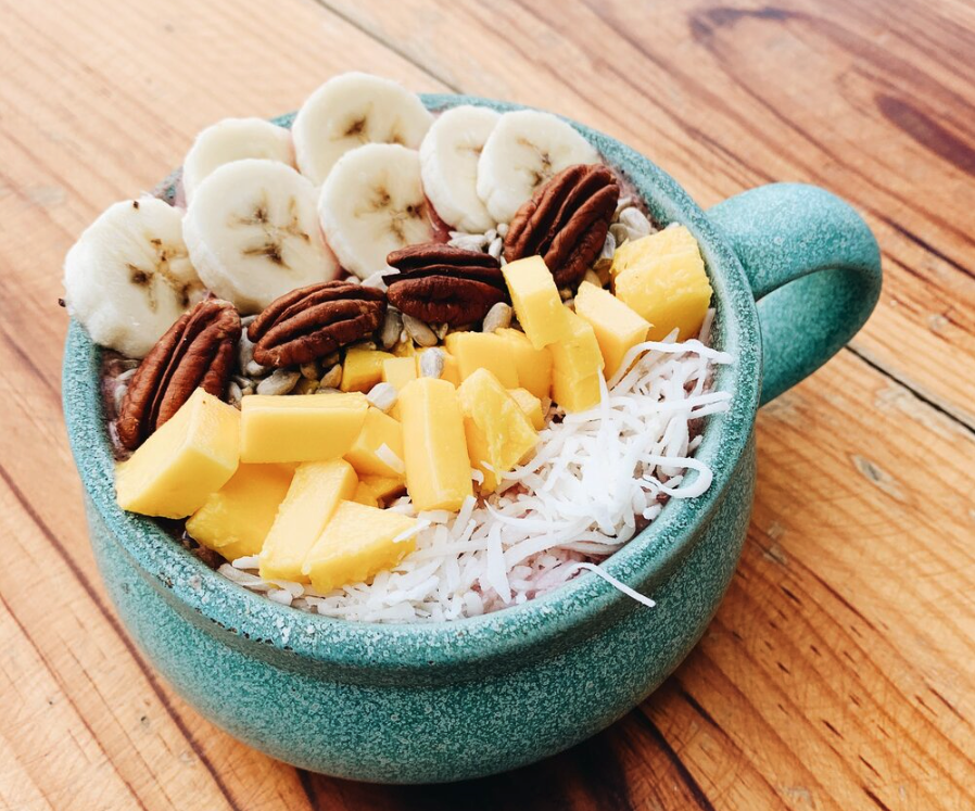 Slik lykkes du med smoothiebowl – og fire enkle oppskrifter